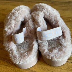Steve Madden fuzzy pink slides